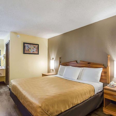 Econo Lodge Clinton Eksteriør billede