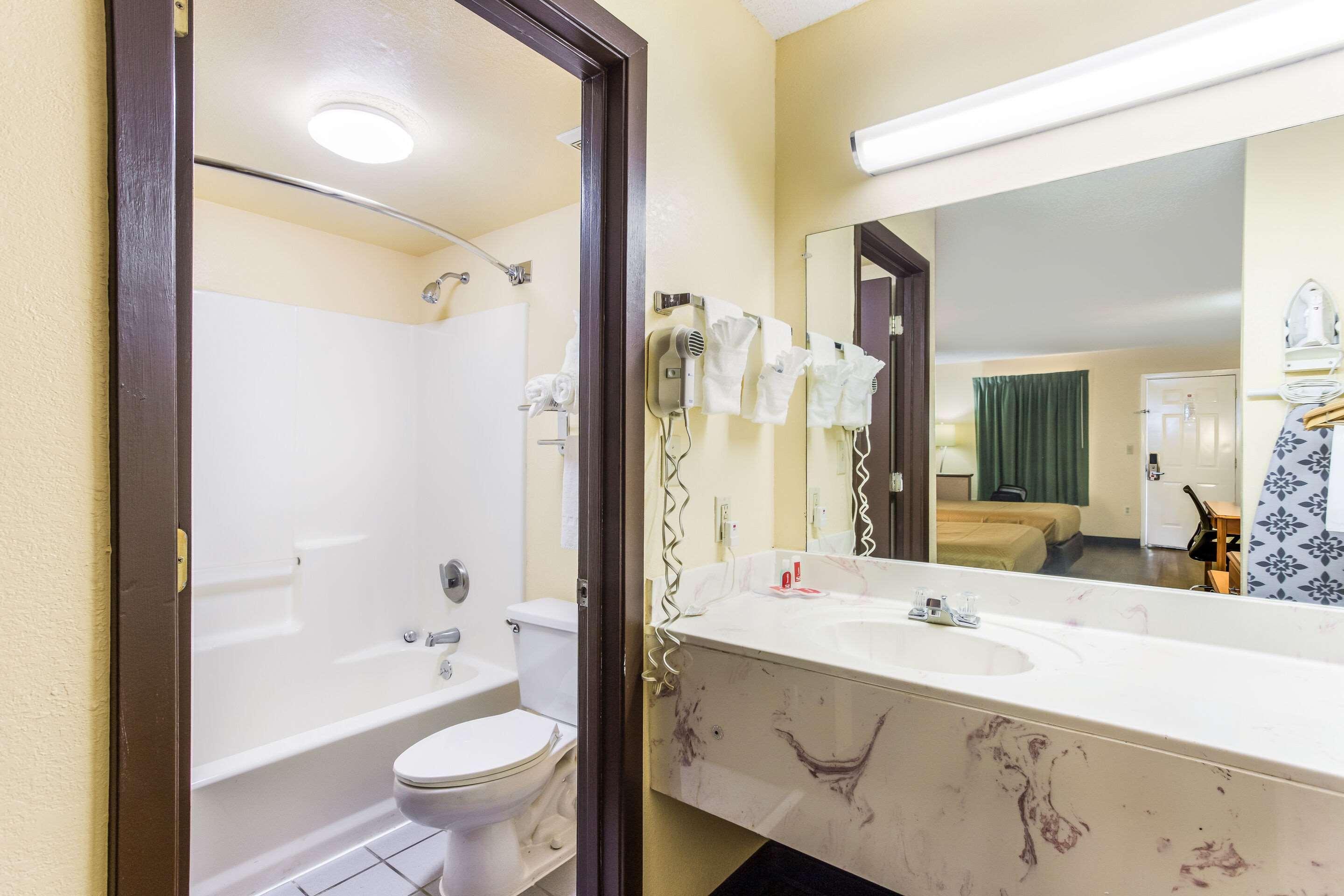 Econo Lodge Clinton Eksteriør billede