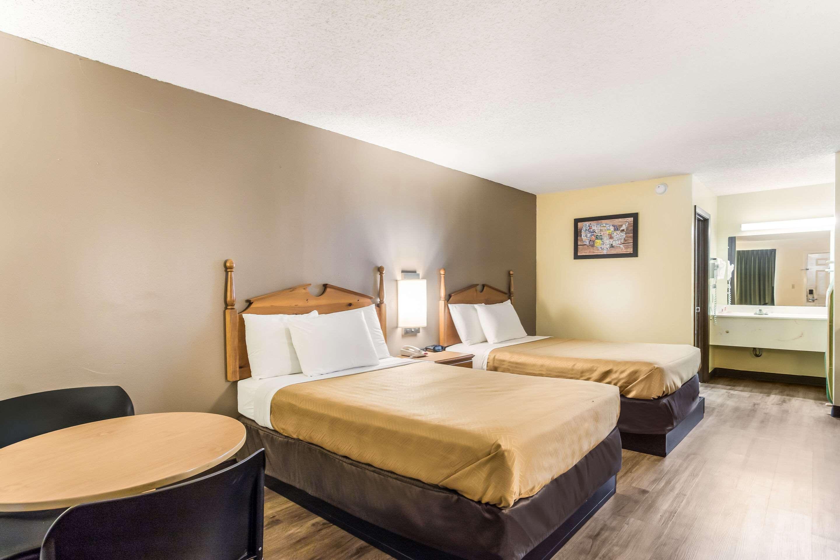 Econo Lodge Clinton Eksteriør billede