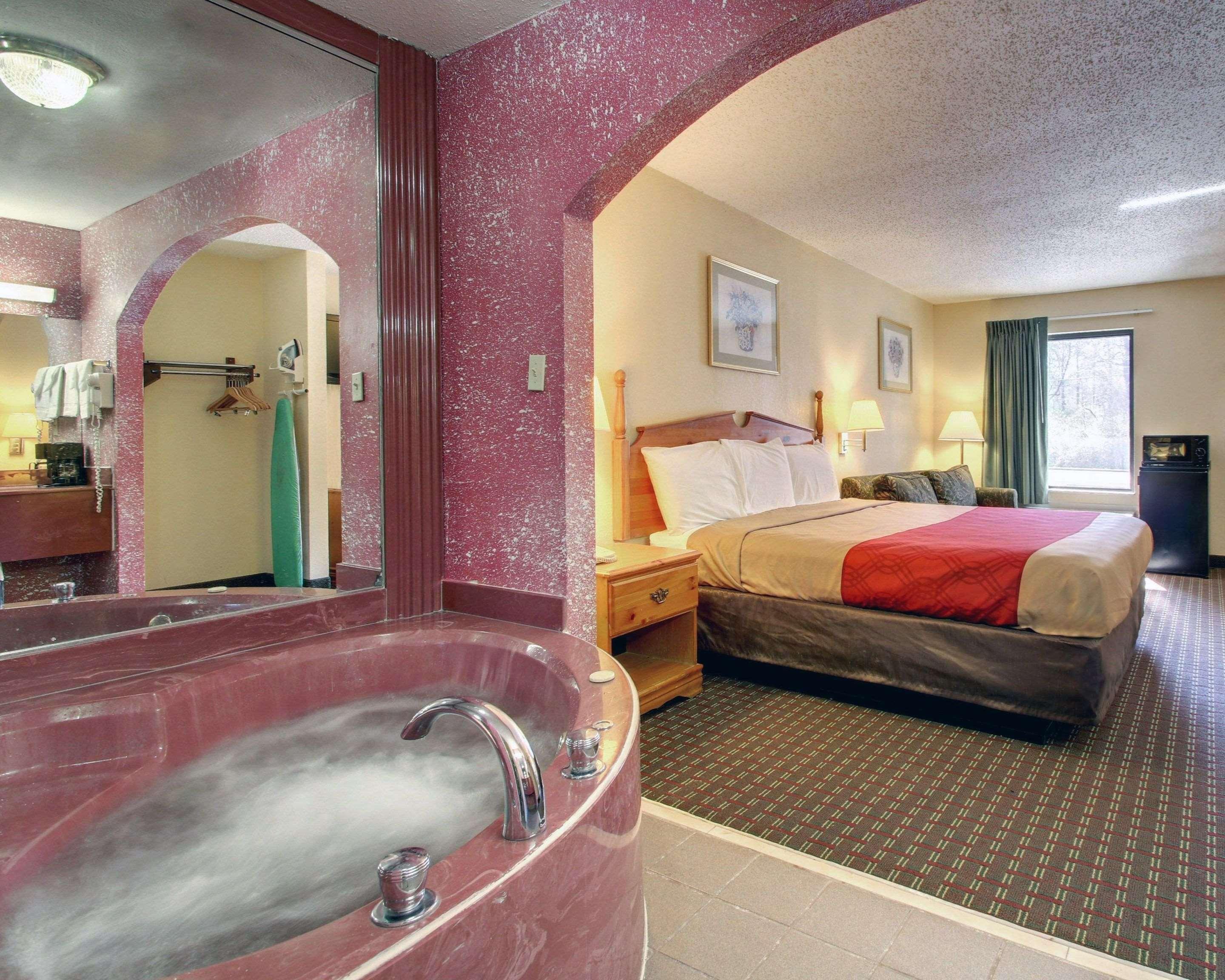 Econo Lodge Clinton Eksteriør billede