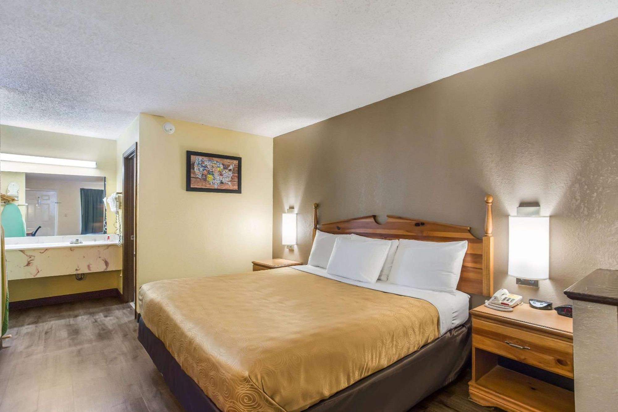 Econo Lodge Clinton Eksteriør billede