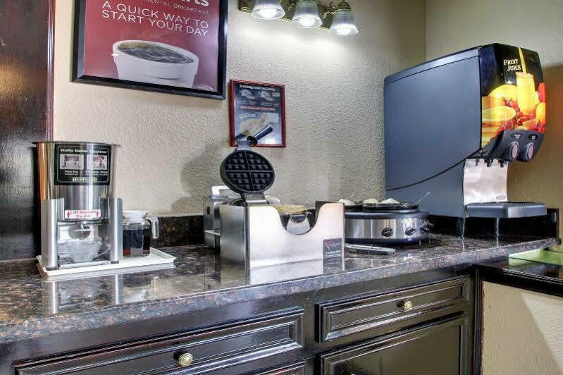 Econo Lodge Clinton Eksteriør billede